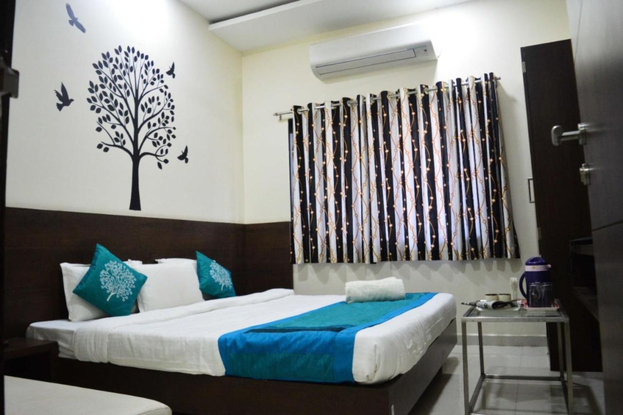 Hotel Satyug Ujjain Εξωτερικό φωτογραφία