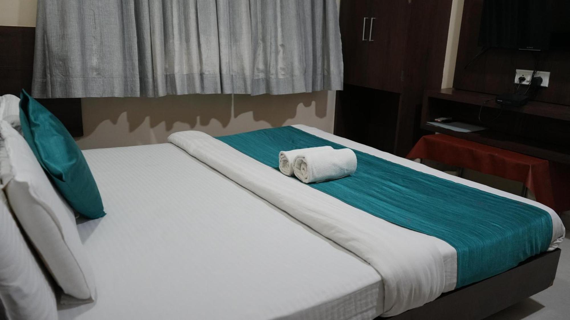 Hotel Satyug Ujjain Εξωτερικό φωτογραφία